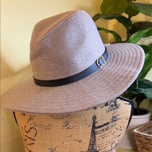 NWT Womens Taupe Felt Fedora Hat with Black Band